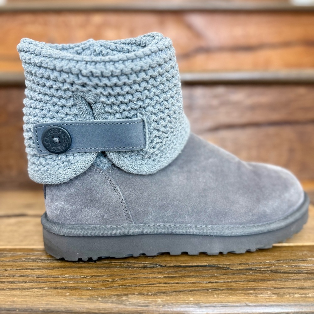 UGG Charcoal Knit Cuff Boot, Size 8
